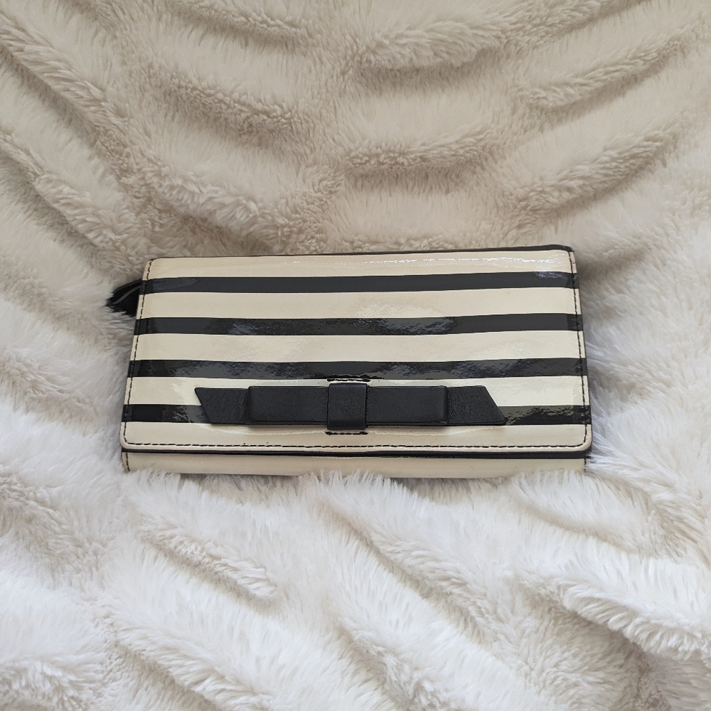 Black & White Kate Spade Wristlet Wallet